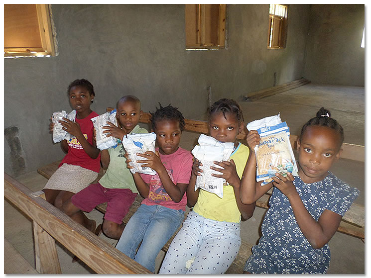 children-with-food-packages