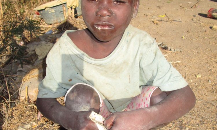Feeding hungry children Haiti