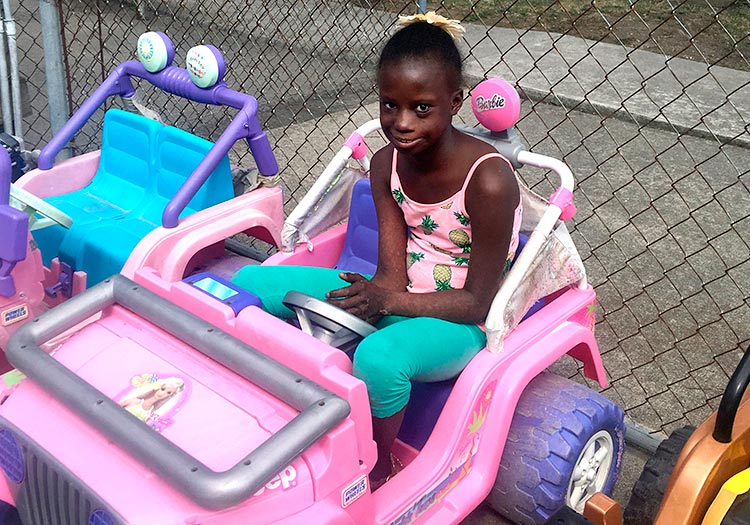 Miliana-in-Barbie-car