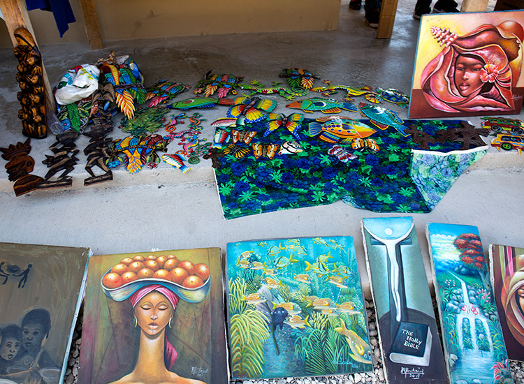 Artist selling paintings and crafts and Gwo Mache Mirak