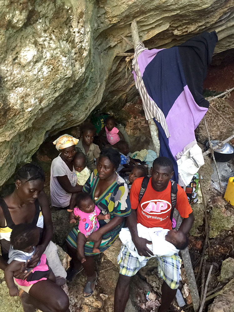 Haitian families living in cave near Jérémie, Haiti: 12-20-16  10:45 AM