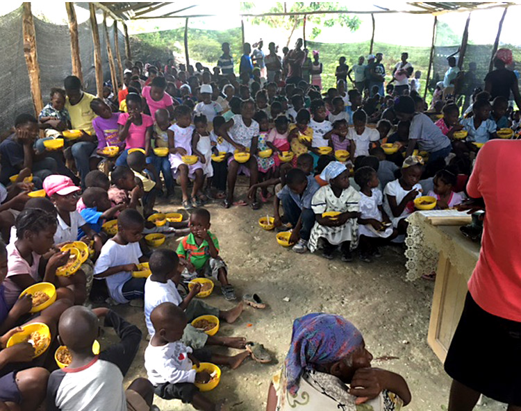 Feeding Children in Mal Forte:  12-11-16  12:00 PM