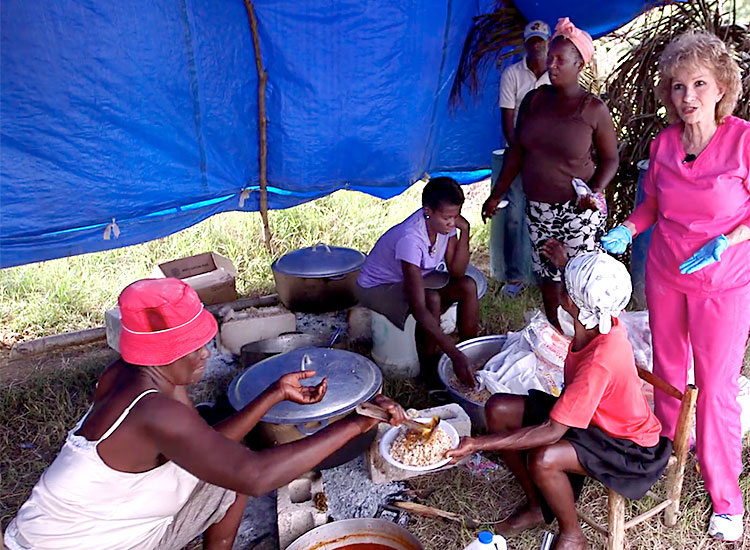 Haitian women working cooking food to the people of Sapaterre.