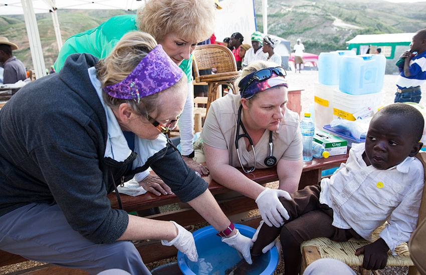 Mobile Medical Clinic team of volunteers in Peyi Pouri.