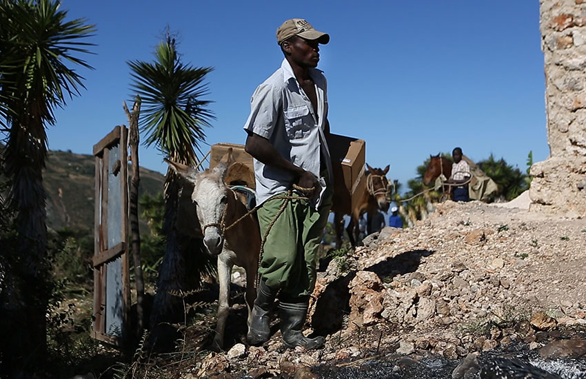 Bringing food to Peyi Pouri is not easy and can be dangerous.