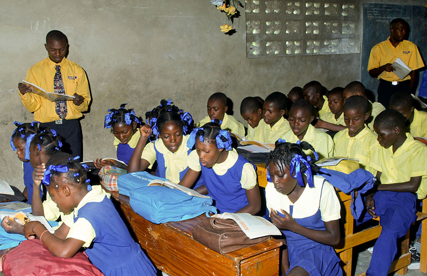 Overcrowded schools in Lastik.